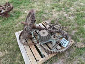 Big gears, gear pattern & sulky turntable