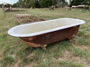 Cast Iron Bath & 4 Claw Feet