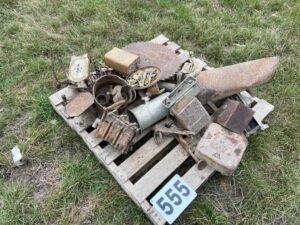 Sundry items incl. saw blade & scales