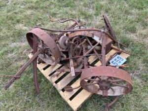 Cast iron objects and stainless steel auger