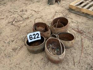 6 x Various sized Cast Iron camp Ovens