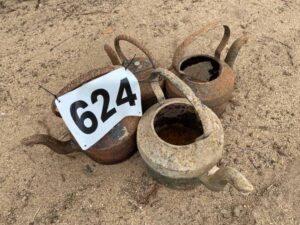 4 x Assorted Kettles