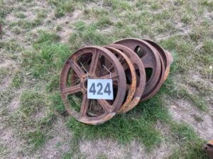 Cast steel wheels x 7