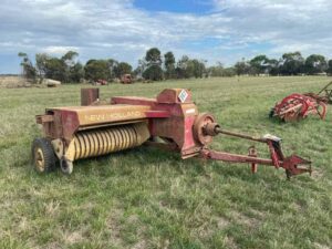 New Holland 275 Baler