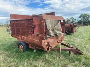New Holland Forage Cart