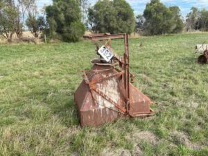 3 P.L. Fertiliser Spreader